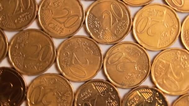 20ユーロセント硬貨 回転マネー背景 トップビュー ユーロ通貨 20セントの現金がたくさんある 黄金のユーロ円 ビジネス お金の節約の概念 左回転 — ストック動画