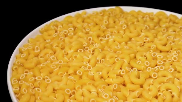 Uncooked Chifferi Rigati Pasta White Plate Rotating Black Background Fat — Stock video