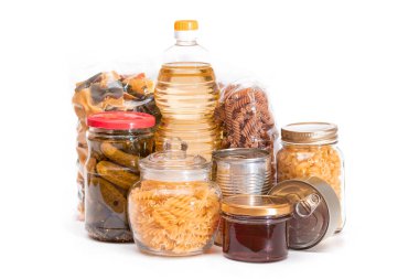 Yiyecek Rezervleri: Konserve Gıda, Spagetti, Pate, Tuna, Domates Suyu, Makarna, Balık ve Market. Kriz anında acil durum gıda deposu. Stratejik Gıda Kaynakları - İzolasyon