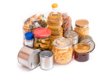 Yiyecek Rezervleri: Konserve Gıda, Spagetti, Pate, Tuna, Domates Suyu, Makarna, Balık ve Market. Kriz anında acil durum gıda deposu. Stratejik Gıda Kaynakları - İzolasyon