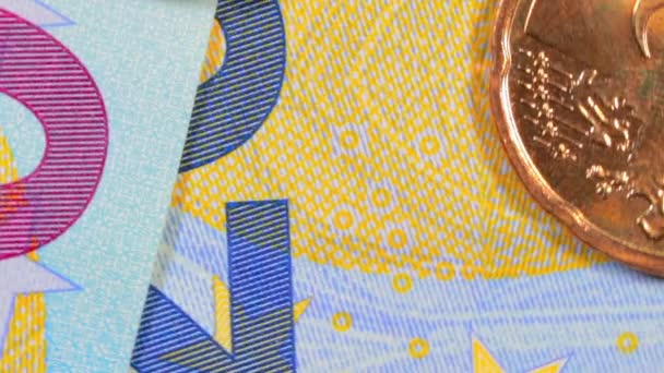 Euro Cent Münzen Über Euro Banknoten Draufsicht Makro Euro Währung — Stockvideo