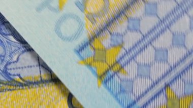 20 Avro Fatura, Dönüşümlü Para Arkaplanı - En İyi Görünüm. Euro Para Birimi. Mavi Kağıt Para. Bir sürü 20 Euro banknot. İş, Finans, Para ve Tasarruf Konsepti - Açısal Dönüşüm