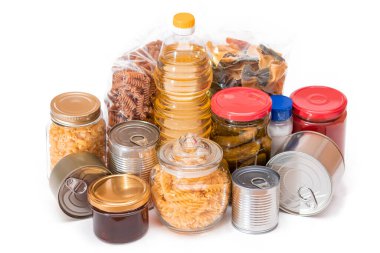 Yiyecek Rezervleri: Konserve Gıda, Spagetti, Pate, Tuna, Domates Suyu, Makarna, Balık ve Market. Kriz anında acil durum gıda deposu. Stratejik Gıda Kaynakları - İzolasyon
