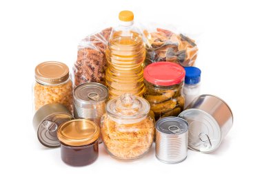 Yiyecek Rezervleri: Konserve Gıda, Spagetti, Pate, Tuna, Domates Suyu, Makarna, Balık ve Market. Kriz anında acil durum gıda deposu. Stratejik Gıda Kaynakları - İzolasyon