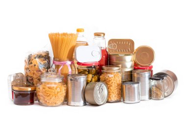 Yiyecek Rezervleri: Konserve Gıda, Spagetti, Pate, Tuna, Domates Suyu, Makarna, Balık ve Market. Kriz anında acil durum gıda deposu. Stratejik Gıda Kaynakları - İzolasyon