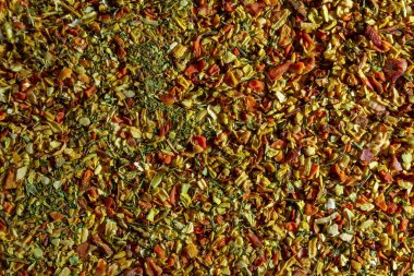 Canlı ve Renkli Sebze Baharat Karışımı: Aromatik Baharat Mutfağı Mutfağı Arkaplanlı Gurme Yemekleri. Taze bitkiler ve baharatların ahenkli kombinasyonu - Üst Görünüm