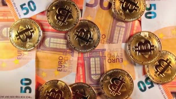 Bitcoin Νομίσματα Στα Ευρώ Τραπεζογραμμάτια Top View Euro Money Cash — Αρχείο Βίντεο