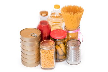 Yiyecek Rezervleri: Konserve Gıda, Spagetti, Pate, Tuna, Domates Suyu, Makarna, Balık ve Market. Kriz anında acil durum gıda deposu. Stratejik Gıda Kaynakları - İzolasyon