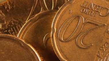 20 Euro Cent Bozukluğu, Dönen Para Arkaplanı - Top View, Macro. Euro Para Birimi. Bir sürü 20 Cent Cash. İş, Para ve Tasarruf Konsepti - Yavaş Döndürme Sağı