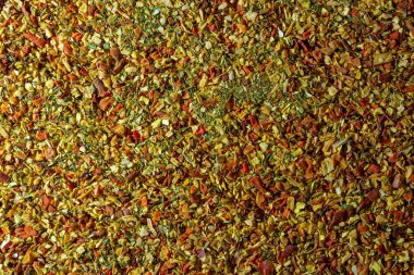 Canlı ve Renkli Sebze Baharat Karışımı: Aromatik Baharat Mutfağı Mutfağı Arkaplanlı Gurme Yemekleri. Taze bitkiler ve baharatların ahenkli kombinasyonu - Üst Görünüm