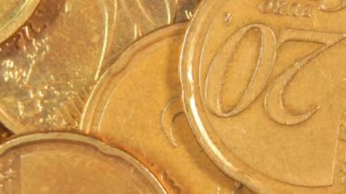 20 Euro Cent Bozukluğu, Dönen Para Arkaplanı - Top View, Macro. Euro Para Birimi. Bir sürü 20 Cent Cash. İş, Para ve Tasarruf Konsepti - Yavaş Döndürme Sağı