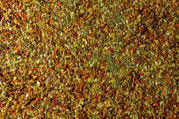 Canlı ve Renkli Sebze Baharat Karışımı: Aromatik Baharat Mutfağı Mutfağı Arkaplanlı Gurme Yemekleri. Taze bitkiler ve baharatların ahenkli kombinasyonu - Üst Görünüm