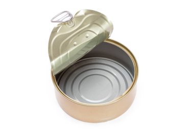 Açılmış Boş Teneke Kutu Beyaz Arkaplanda izole edildi. Temiz kullanılmış alüminyum kutu izolasyon. Çözünmeyen İnorganik Atık