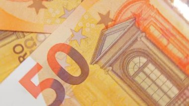 50 Euro 'luk banknotlar, döner para arkaplanı - Top View, Macro. Euro Para Birimi. Turuncu Kağıt Para. Bir sürü 50 Euro 'luk banknot. Ekonomi, Nakit ve Para Tasarruf Konsepti - Dönüşüm Sağı
