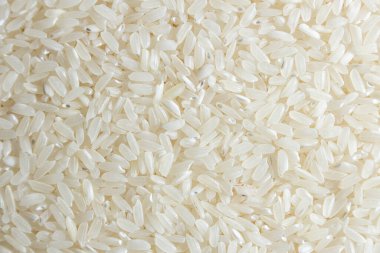 Kuru Pişmemiş Beyaz Pirinç Arkaplanı - Üst Manzara, Düz Yat. Çiğ Uzun Taneli Pirinç. Asya mutfağı ve kültürü. Sağlıklı beslenme malzemeleri. Diyet Yemekler