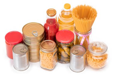 Yiyecek Rezervleri: Konserve Gıda, Spagetti, Pate, Tuna, Domates Suyu, Makarna, Balık ve Market. Kriz anında acil durum gıda deposu. Stratejik Gıda Kaynakları - İzolasyon