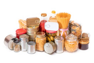 Yiyecek Rezervleri: Konserve Gıda, Spagetti, Pate, Tuna, Domates Suyu, Makarna, Balık ve Market. Kriz anında acil durum gıda deposu. Stratejik Gıda Kaynakları - İzolasyon