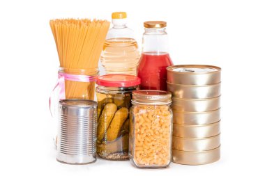 Yiyecek Rezervleri: Konserve Gıda, Spagetti, Pate, Tuna, Domates Suyu, Makarna, Balık ve Market. Kriz anında acil durum gıda deposu. Stratejik Gıda Kaynakları - İzolasyon