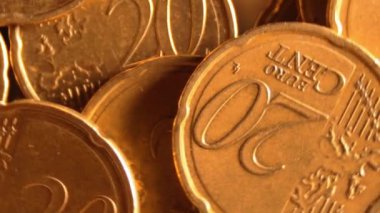 20 Euro Cent Bozukluğu, Dönen Para Arkaplanı - Top View, Macro. Euro Para Birimi. Bir sürü 20 Cent Cash. İş, Para ve Tasarruf Konsepti - Yavaş Döndürme Sağı