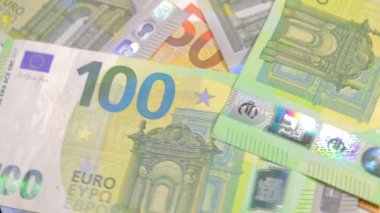 Avrupa Birliği parası: Değişik Euro banknotları. Avrupa para birimi. Renkli Kağıt Para. Bir sürü Euro Cash. Gelir, Gelir, Tasarruf ve Zenginlik Konsepti - Yakın plan
