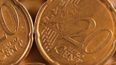 20 Euro Cent madeni para, döner para arkaplan - Top View, Macro. Euro Para Birimi. Bir sürü 20 Cent Cash. Altın Avrupailer. İş, Finans ve Para Tasarruf Konsepti - Dönüşüm Sağı