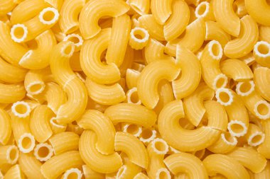 Pişmemiş Chifferi Rigati Pasta: Bir Chifferi Rigati Mutfak Tuvali, Gurme Aşçılık İçin Canlı ve Dokulu Bir Arkaplan Oluşturuyor. Kuru makarna. Raw Macaroni - Top View, Düz Yat