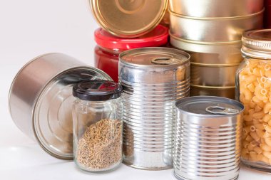 Gıda rezervleri: Konserve yiyecek, spagetti, börek, ton balığı, domates suyu, makarna, balık ve market. Kriz anında acil durum gıda deposu. Stratejik Gıda Malzemeleri