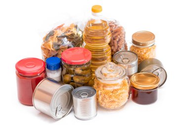 Yiyecek Rezervleri: Konserve Gıda, Spagetti, Pate, Tuna, Domates Suyu, Makarna, Balık ve Market. Kriz anında acil durum gıda deposu. Stratejik Gıda Kaynakları - İzolasyon