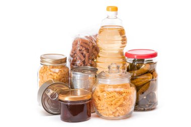 Yiyecek Rezervleri: Konserve Gıda, Spagetti, Pate, Tuna, Domates Suyu, Makarna, Balık ve Market. Kriz anında acil durum gıda deposu. Stratejik Gıda Kaynakları - İzolasyon