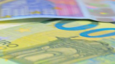 Avrupa Birliği Parası: Değişik Euro Banknotları - Yakın plan. Avrupa para birimi. Renkli Kağıt Para. Bir sürü Euro Cash. Gelir, Gelir, Tasarruf ve Zenginlik Konsepti