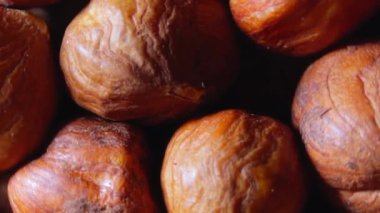 Dağıtılmış Fındık Kabuğu - Üst Manzara, Dönüyor. Fındık Arkaplanı 'na dönüyoruz. Doğal Yüksek Kalorili Atıştırmalıklar - Döndürme