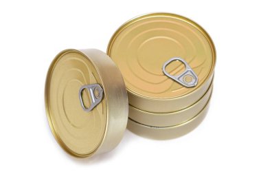 Beyaz Arkaplanda Boş Kenarlı Yığılmış Teneke Kutular Grubu. Konserve yiyecekler. Güvenli ve uzun vadeli yiyecek depolamak için farklı alüminyum kutular. Çelik Mühürlü Yiyecek Depolama Kutuları - İzolasyon