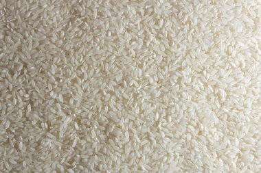 Kuru Pişmemiş Beyaz Pirinç Arkaplanı - Üst Manzara, Düz Yat. Çiğ Uzun Taneli Pirinç. Asya mutfağı ve kültürü. Sağlıklı beslenme malzemeleri. Diyet Yemekler