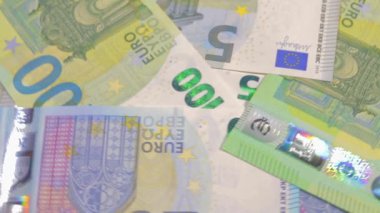 Avrupa Birliği parası: Değişik Euro banknotları. Avrupa para birimi. Renkli Kağıt Para. Bir sürü Euro Cash. Gelir, Gelir, Tasarruf ve Zenginlik Konsepti - Yakın plan