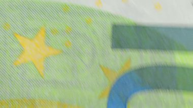 100 Avro Faturası, Dönüşümlü Para Arkaplanı - En İyi Görünüm. Euro Para Birimi. Yeşil Kağıt Para. Yüz Euro banknot. İş, Finans, Para ve Tasarruf Konsepti - Açısal Dönüşüm