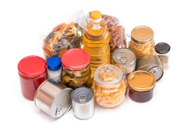 Yiyecek Rezervleri: Konserve Gıda, Spagetti, Pate, Tuna, Domates Suyu, Makarna, Balık ve Market. Kriz anında acil durum gıda deposu. Stratejik Gıda Kaynakları - İzolasyon