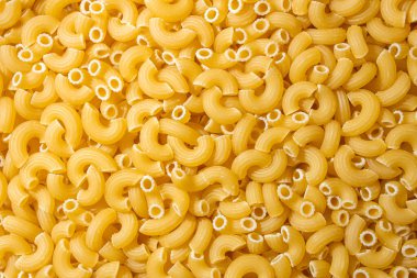 Pişmemiş Chifferi Rigati Pasta: Bir Chifferi Rigati Mutfak Tuvali, Gurme Aşçılık İçin Canlı ve Dokulu Bir Arkaplan Oluşturuyor. Kuru makarna. Raw Macaroni - Top View, Düz Yat