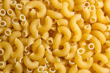 Pişmemiş Chifferi Rigati Pasta: Bir Chifferi Rigati Mutfak Tuvali, Gurme Aşçılık İçin Canlı ve Dokulu Bir Arkaplan Oluşturuyor. Kuru makarna. Raw Macaroni - Top View, Düz Yat