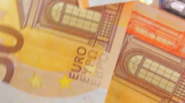 50 Euro 'luk banknotlar, döner para arkaplanı - Top View, Macro. Euro Para Birimi. Turuncu Kağıt Para. Bir sürü 50 Euro 'luk banknot. İş, Finans, Para ve Tasarruf Konsepti - Açısal Dönüşüm