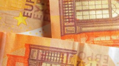 50 Euro 'luk banknotlar, döner para arkaplanı - Top View, Macro. Euro Para Birimi. Turuncu Kağıt Para. Bir sürü 50 Euro 'luk banknot. Ekonomi, Nakit ve Para Tasarruf Konsepti - Yavaş Dönüşüm Sola