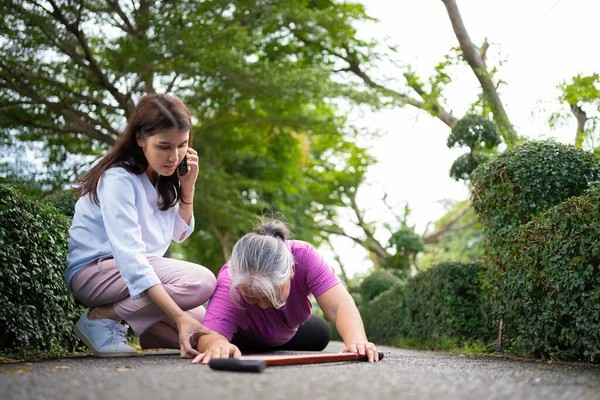 Asian Senior Woman Fell Lying Floor Because Faint Limb Weakness — Foto de Stock