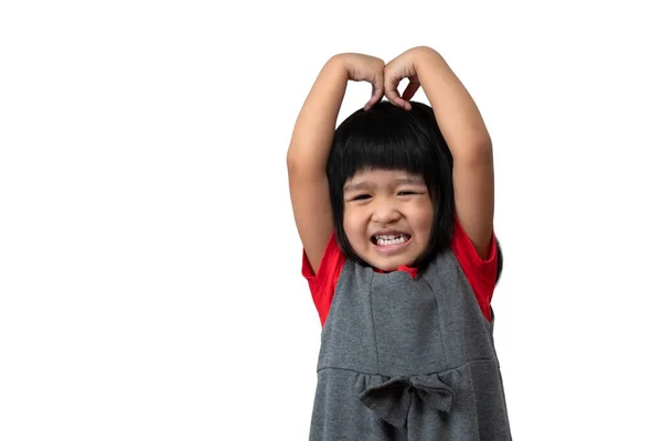 在白色背景上的快乐滑稽的亚洲小女孩的画像 一个小孩看着镜头的手势 学龄前儿童的梦想充满了精力 感觉健康和好的概念 — 图库照片