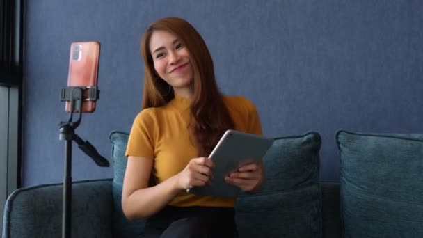 Asiatische Frauen Life Coach Videoanruf Mit Studenten Erfolg Geschäftsweg Vorschlagen — Stockvideo