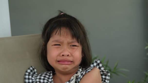 Portrait Asian Angry Sad Cry Little Girl Emotion Child Tantrum — Stock Video