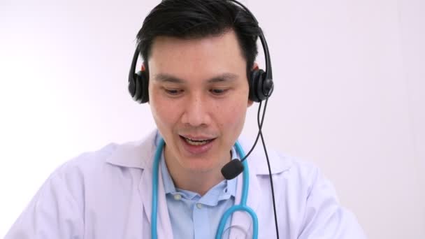 Asian Woman Doctor Online Visiting Patient Internet Application Listening Symptoms — Stock Video
