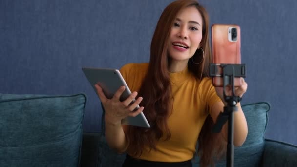 Азійські Жінки Життєво Важливі Відео Дзвінки Учнями Щоб Запропонувати Успішний — стокове відео