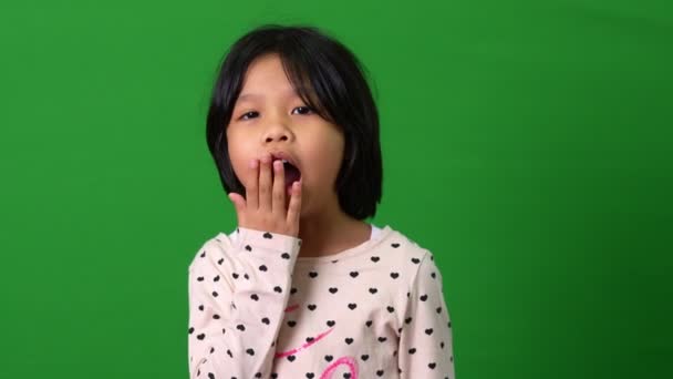 Portrait Happy Funny Sleepy Asian Child Girl Green Screen Background — Stockvideo