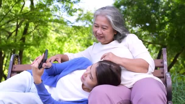 Happy Senior Mother Gray Hair Talk Laugh Daughter Caregiver Park — стоковое видео