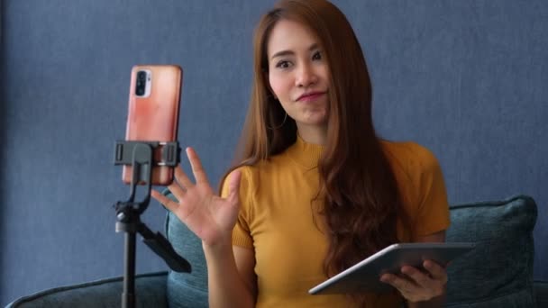 Vie Des Femmes Asiatiques Coach Appel Vidéo Avec Les Étudiants — Video