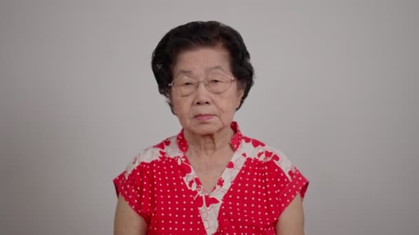 Portrait Joyeux Sourire Asiatique Senior Femme Porter Des Lunettes Cheveux — Video